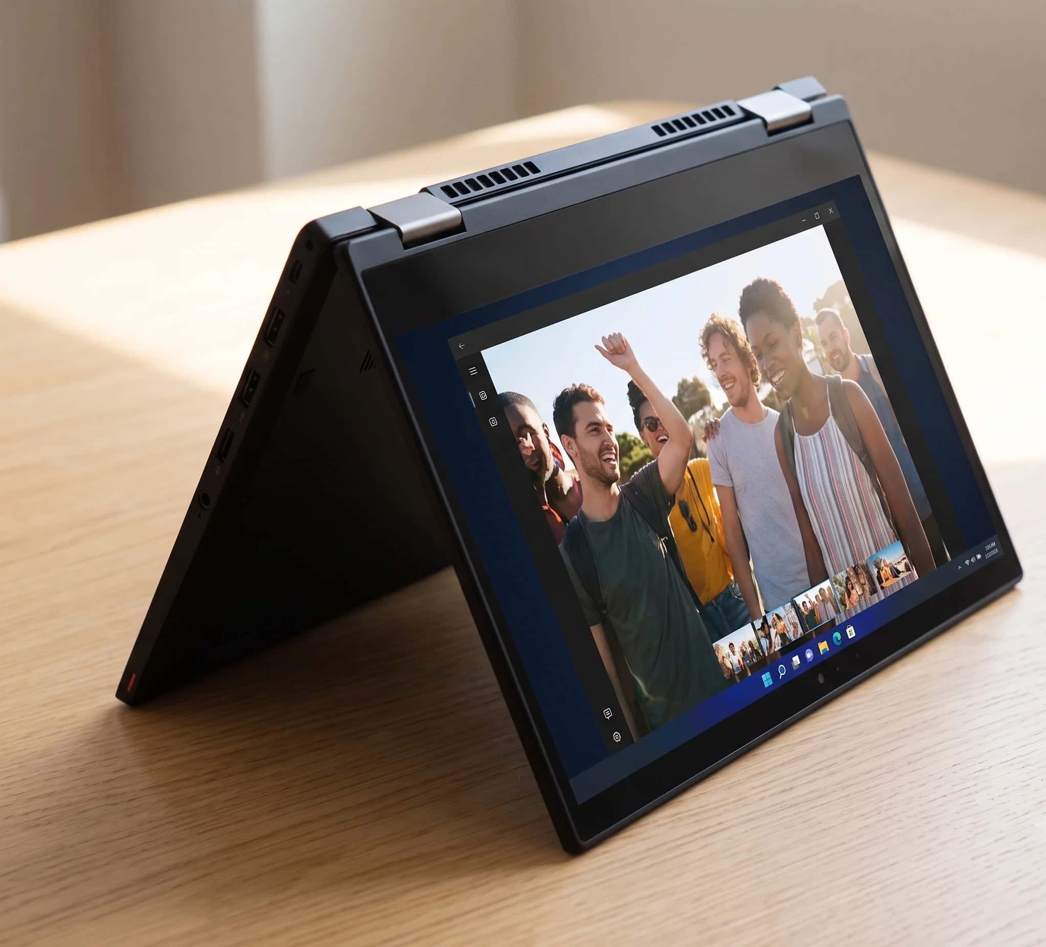 Lenovo Yoga 13 thumbnail 2